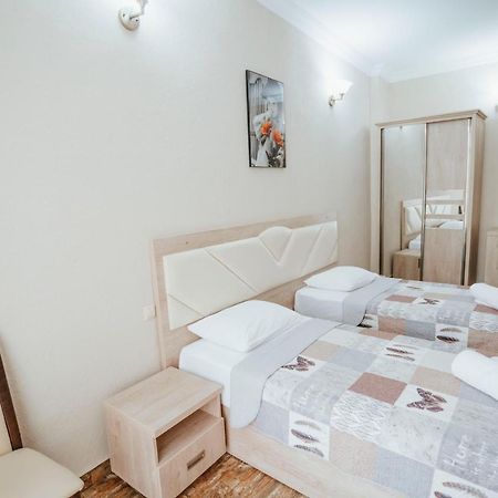 Hotel General Batumi Bagian luar foto