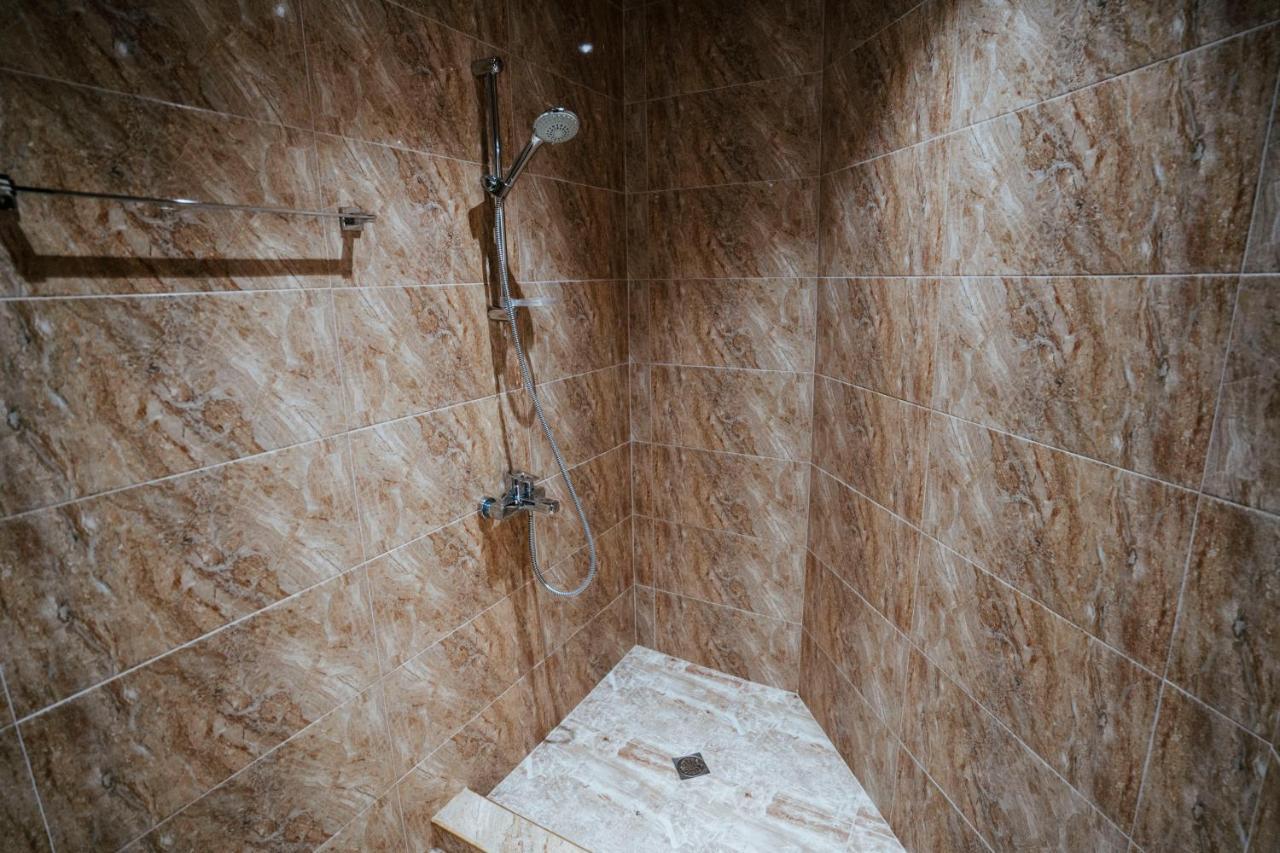 Hotel General Batumi Bagian luar foto