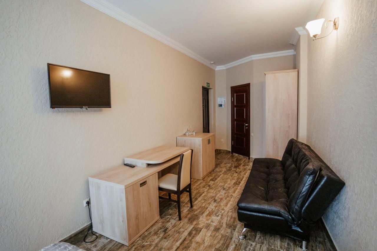 Hotel General Batumi Bagian luar foto