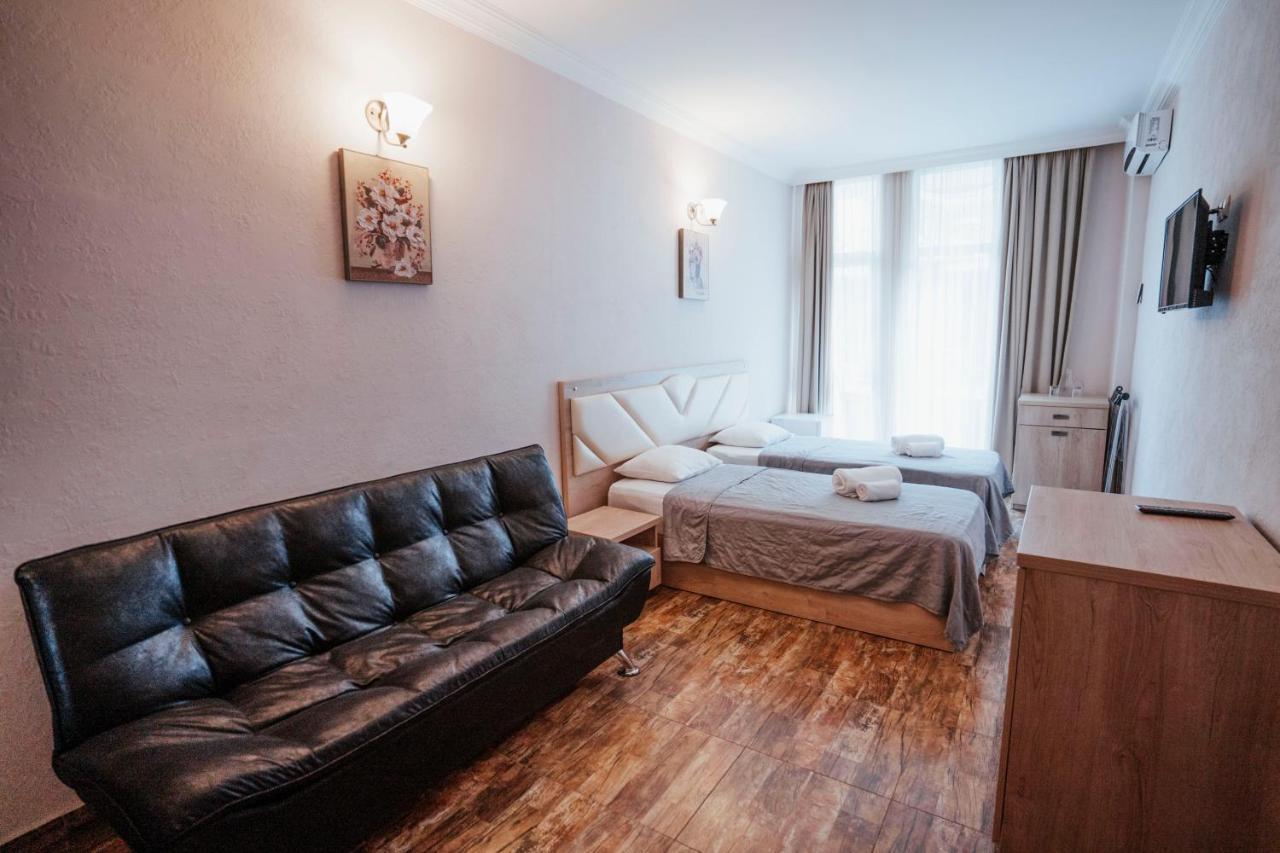 Hotel General Batumi Bagian luar foto