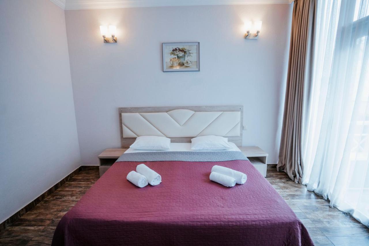 Hotel General Batumi Bagian luar foto