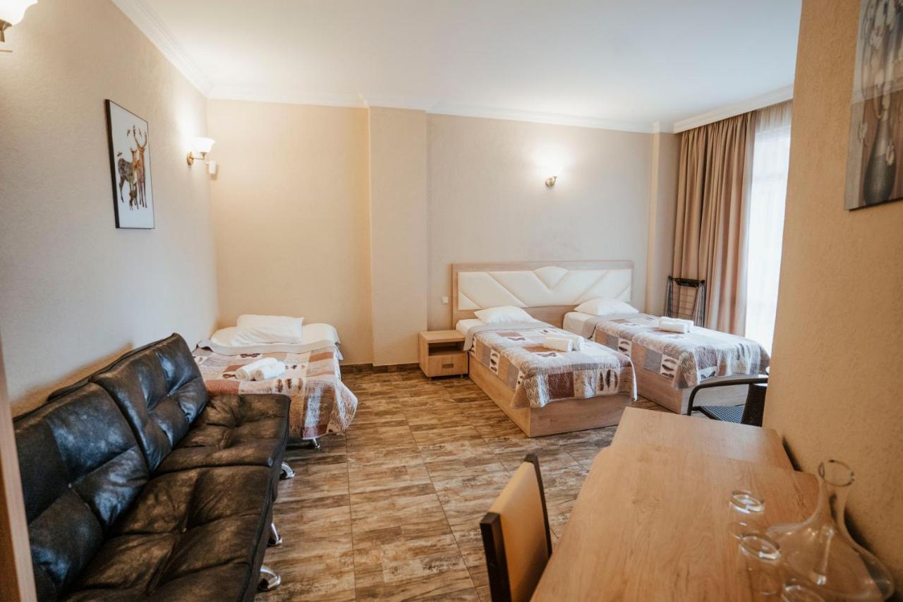 Hotel General Batumi Bagian luar foto