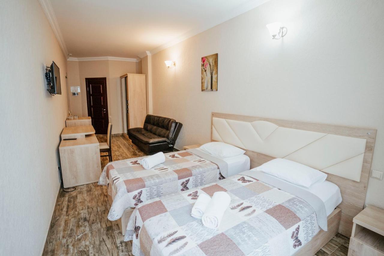 Hotel General Batumi Bagian luar foto