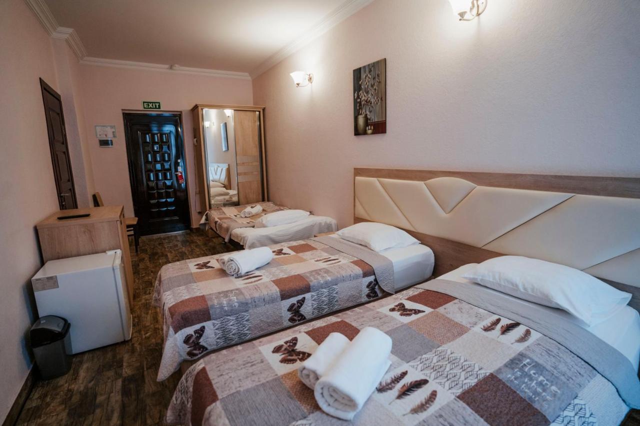Hotel General Batumi Bagian luar foto