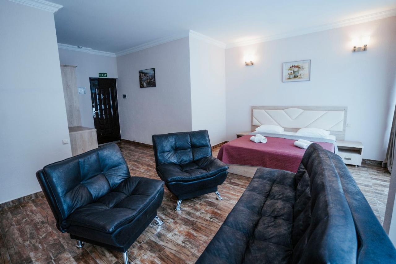Hotel General Batumi Bagian luar foto