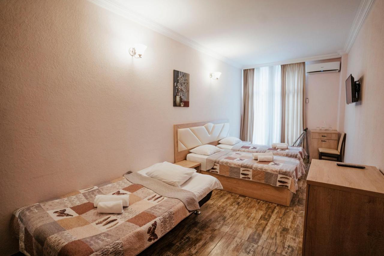 Hotel General Batumi Bagian luar foto