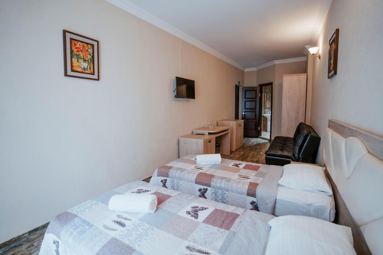Hotel General Batumi Bagian luar foto