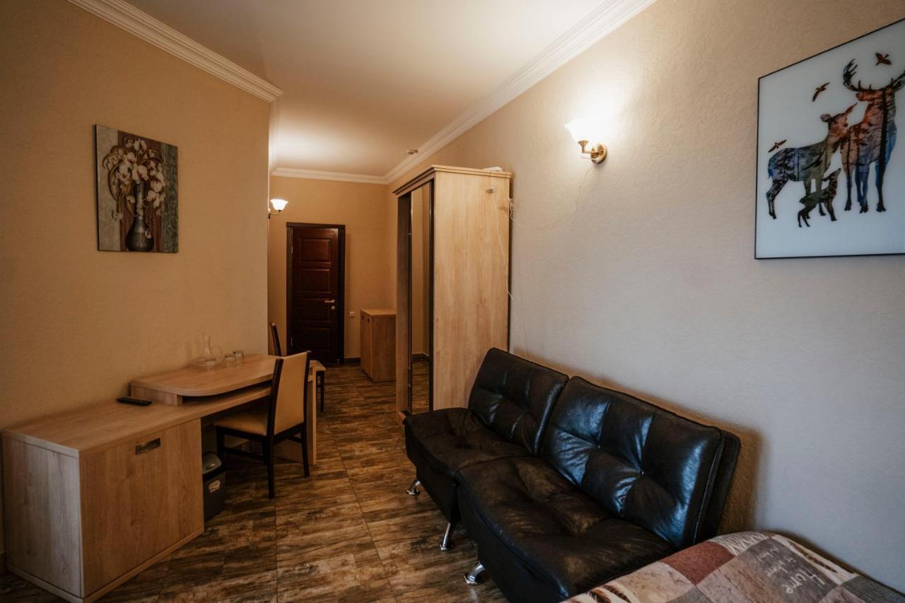 Hotel General Batumi Bagian luar foto