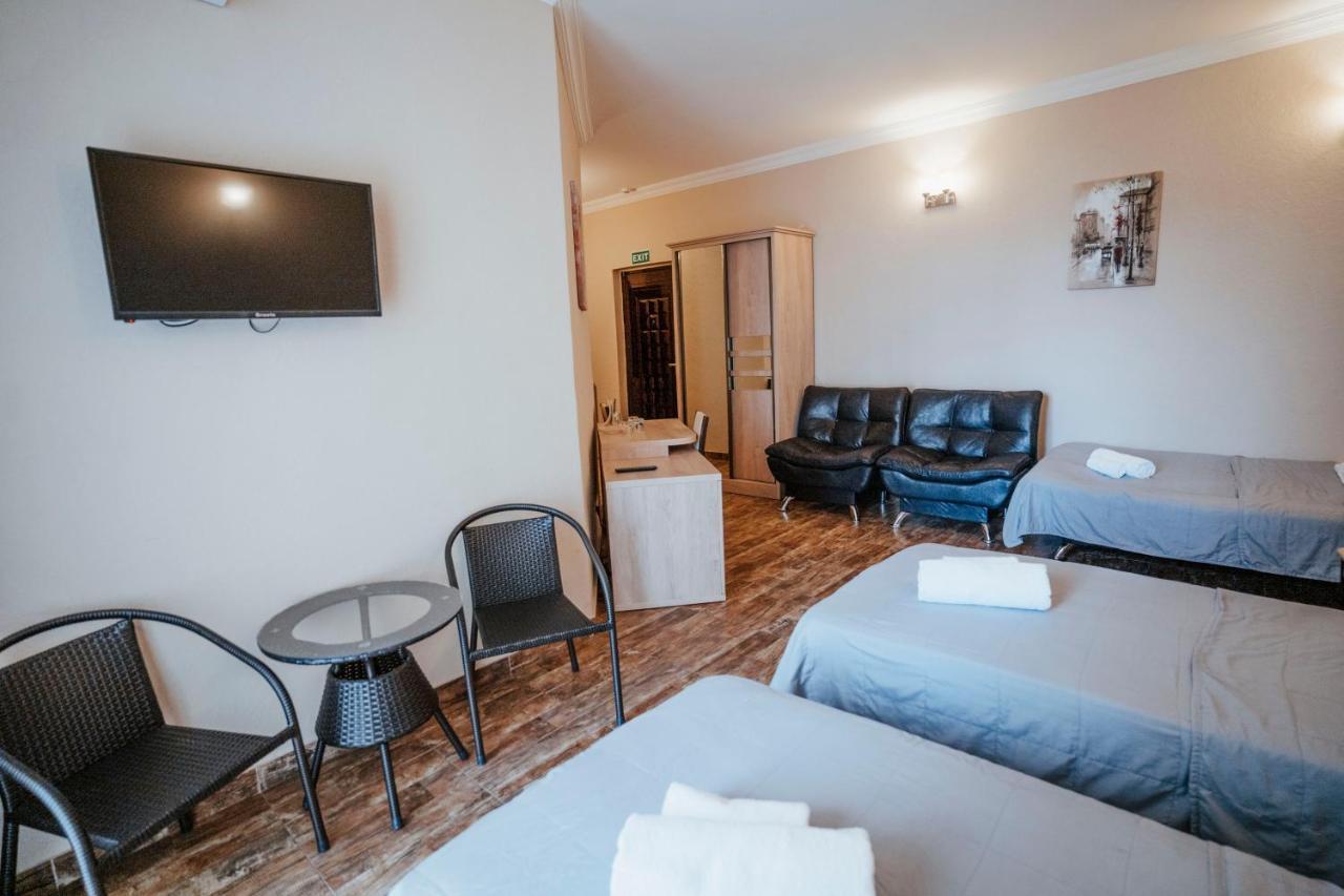 Hotel General Batumi Bagian luar foto