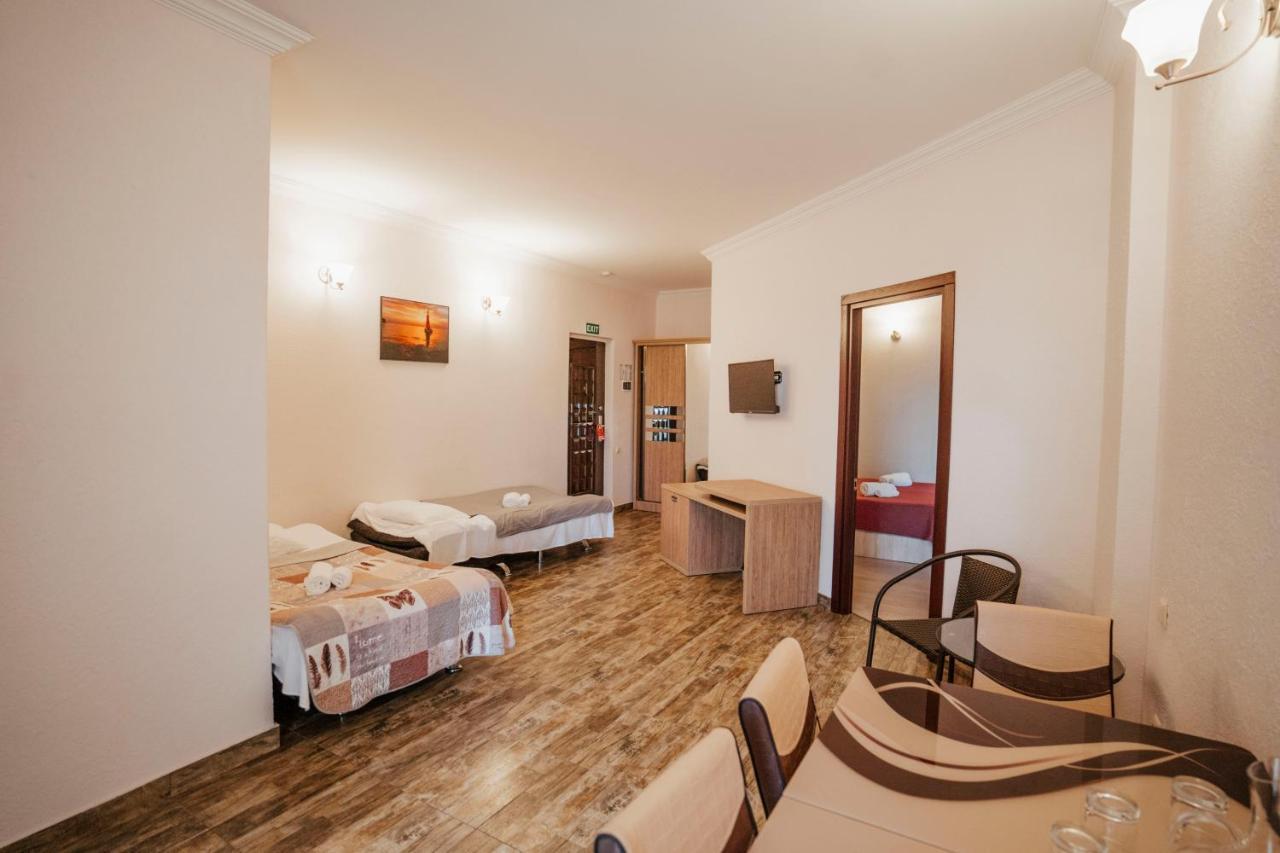 Hotel General Batumi Bagian luar foto
