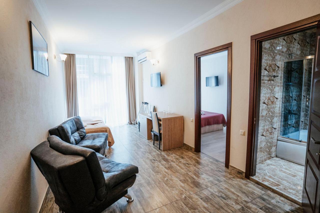 Hotel General Batumi Bagian luar foto