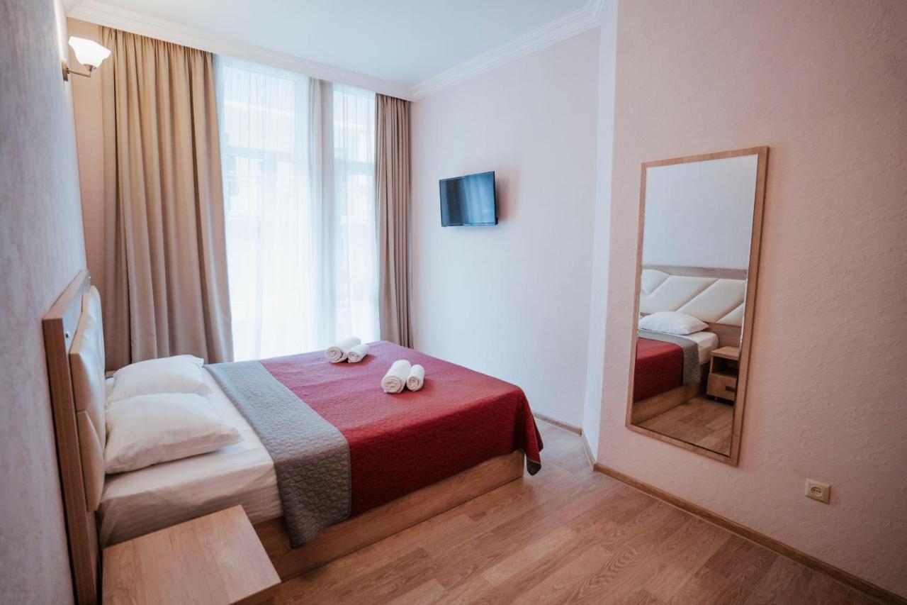 Hotel General Batumi Bagian luar foto