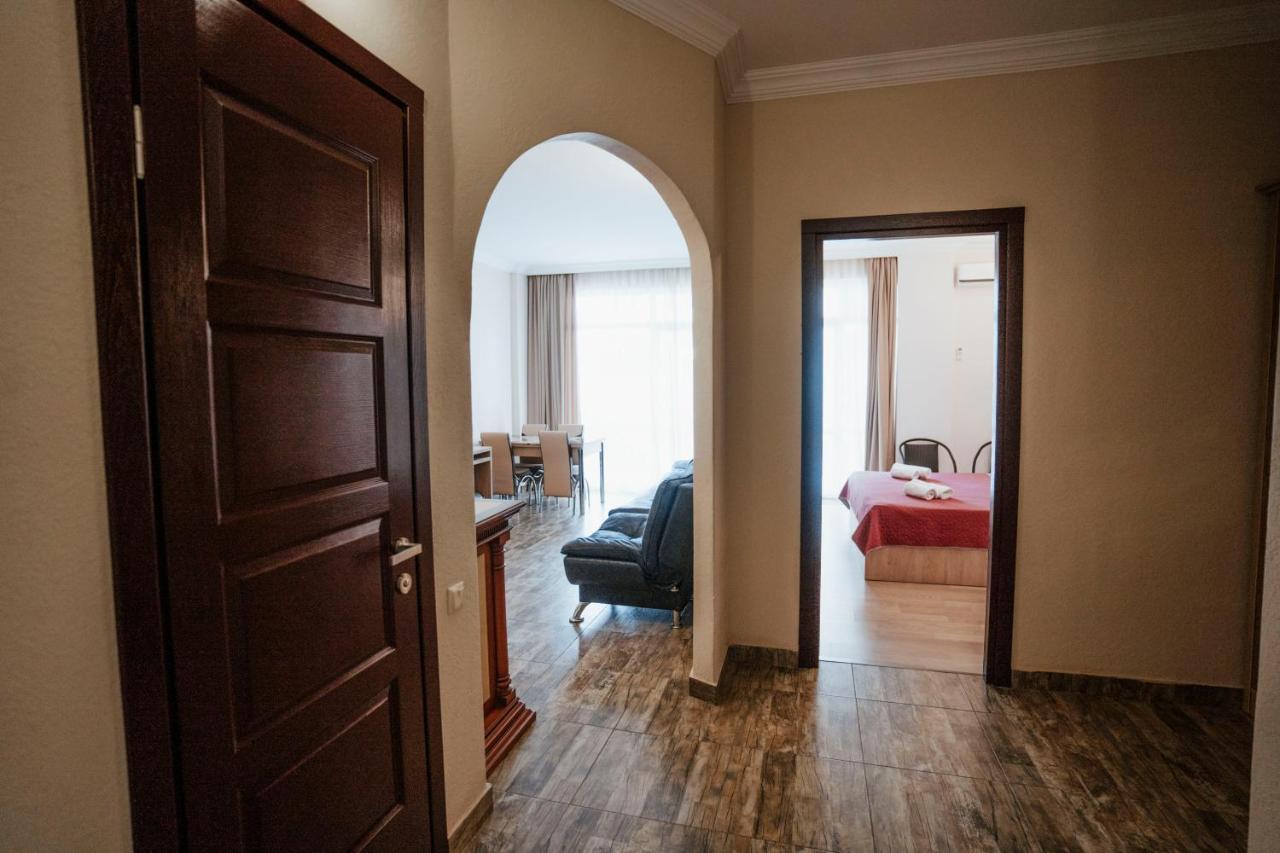 Hotel General Batumi Bagian luar foto