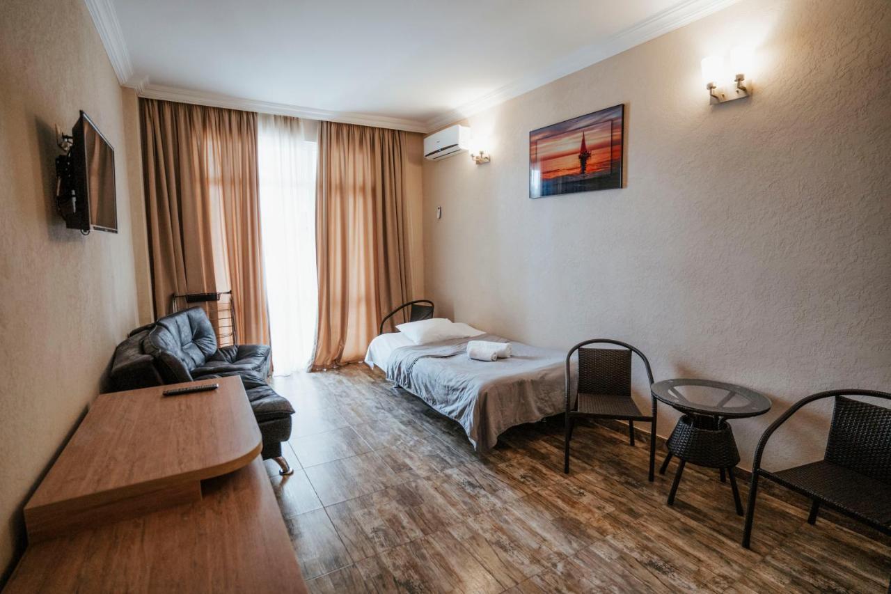 Hotel General Batumi Bagian luar foto